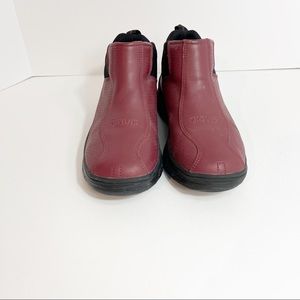 Women’s Red Gravis hiking shoe